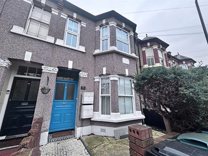 2 Bedroom House To Rent In Woodland Road, London, E4