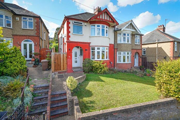 3 Bedroom Semi-Detached House For Sale In Seymour Road, Luton, LU1