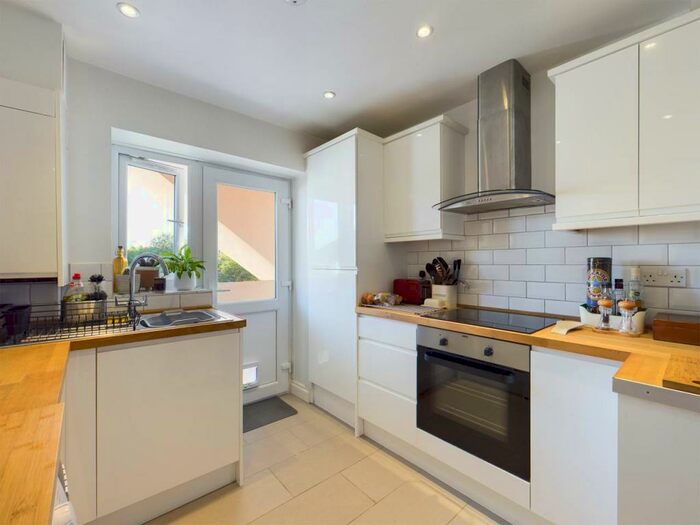 2 Bedroom Flat To Rent In Chinbrook Road, Grove Park, London, SE12