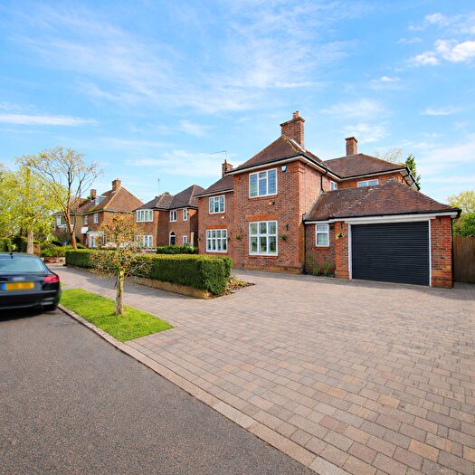 6 Bedroom Detached House For Sale In Ludlow Avenue, Luton, LU1