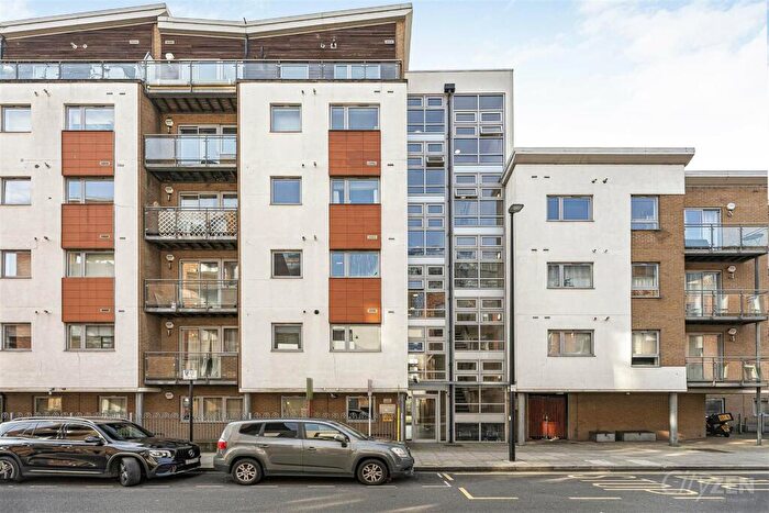 2 Bedroom Flat For Sale In The Cubix Apartments, Bow, E3