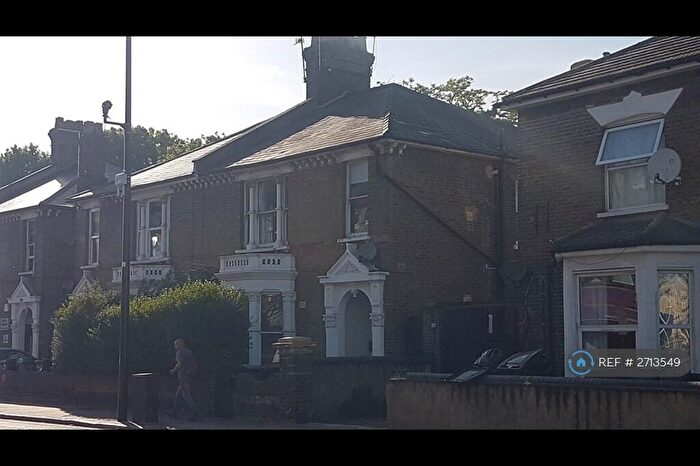 3 Bedroom Flat To Rent In Turnpike Lane, London, N8