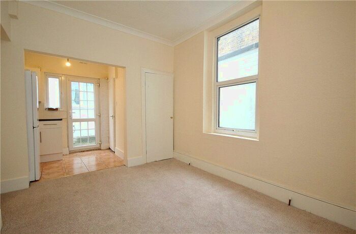 1 Bedroom Flat To Rent In South Ealing Road, South Ealing, W5