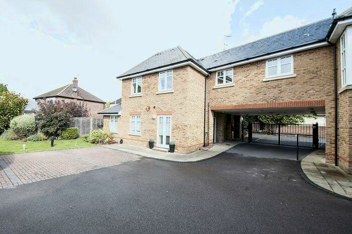 1 Bedroom Apartment To Rent In Manor Road, Walton-On-Thames, KT12