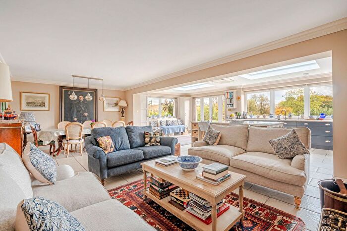 4 Bedroom Detached House For Sale In Bristol Street, Malmesbury, SN16
