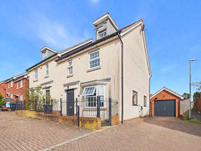 4 Bedroom Semi-Detached House For Sale In Beaney View, Swindon, Wiltshire, SN2
