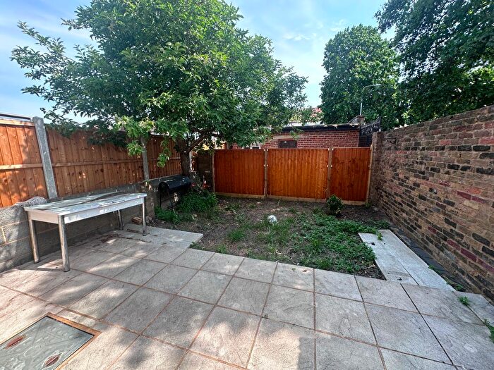 2 Bedroom Flat To Rent In Mortlake Road, Ilford, IG1