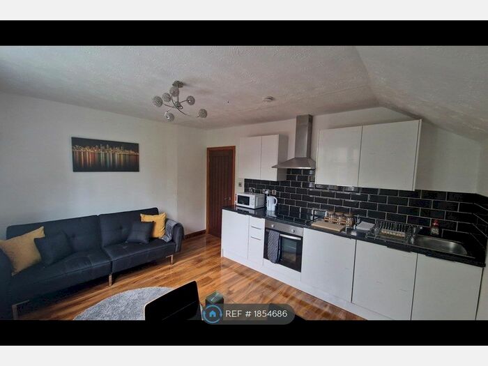 2 Bedroom Flat To Rent In Polygon Road, Manchester, M8