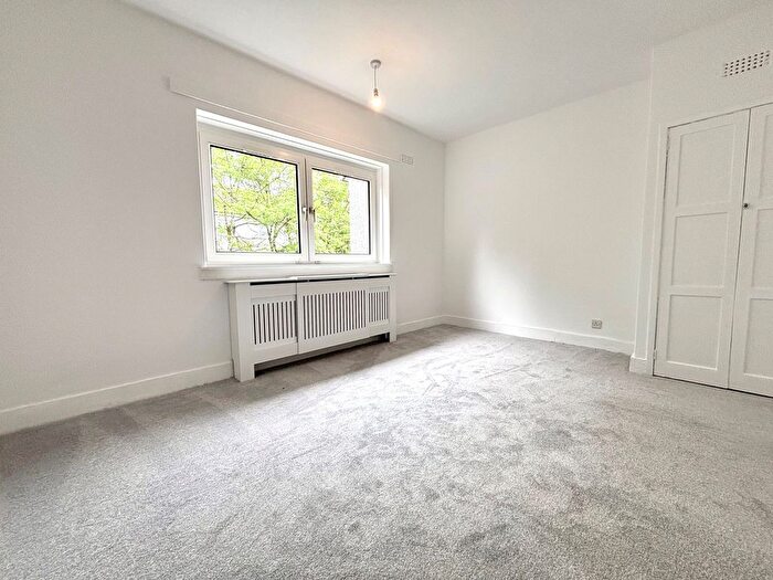 3 Bedroom Flat To Rent In Lochlea Road, Glasgow, G43