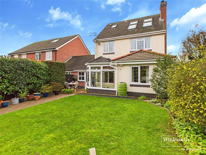 4 Bedroom Detached House For Sale In Ludlow Close, Newbury, Berkshire, RG14