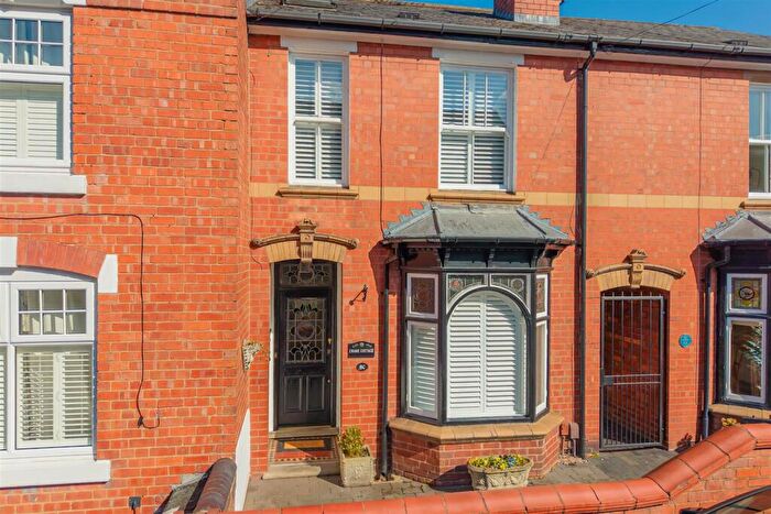 3 Bedroom Terraced House For Sale In Park Street, Kingswinford, DY6
