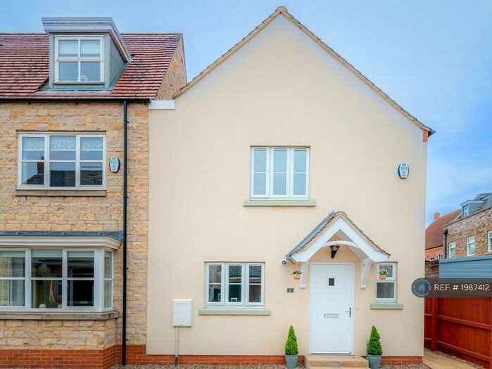 3 Bedroom Semi-Detached House To Rent In Harvey Walk, New Waltham, DN36