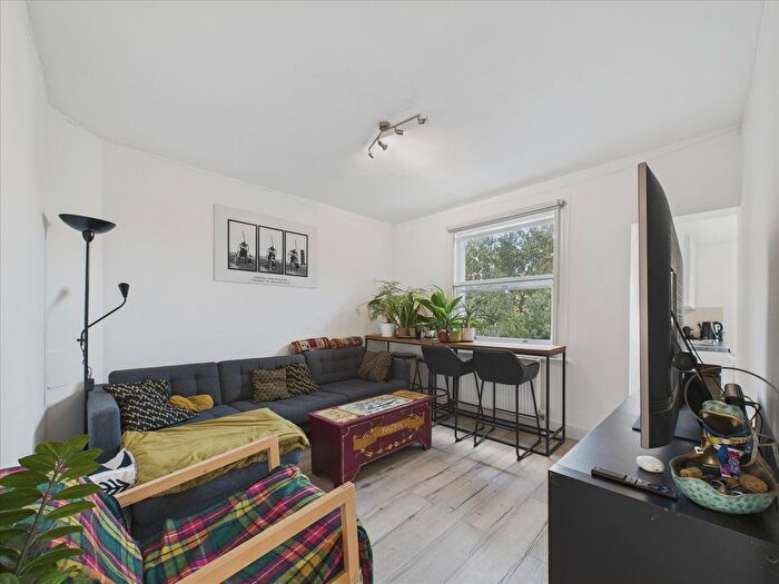 2 Bedroom Flat For Sale In Batoum Gardens, Hammersmith, W6