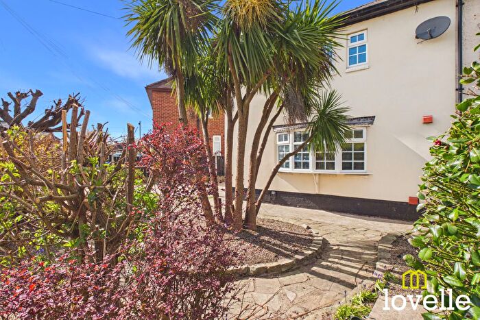 3 Bedroom Semi-Detached House For Sale In Baynard Avenue, Cottingham, East Riding Of Yorkshire, HU16