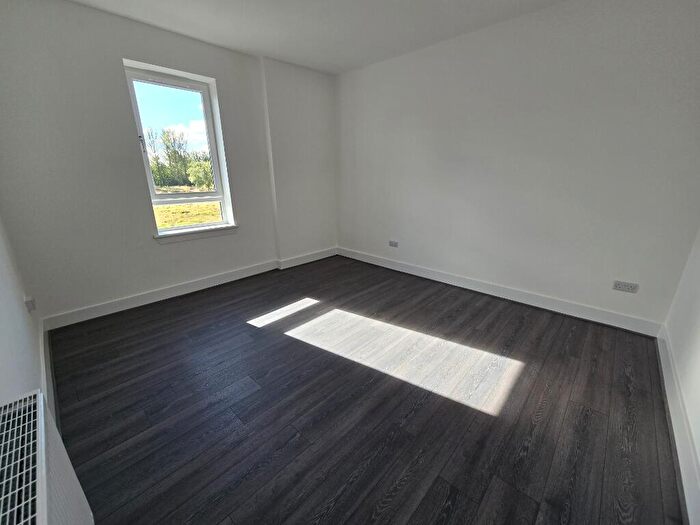 2 Bedroom Flat To Rent In Cumbernauld Road, Millerston, Glasgow, G33
