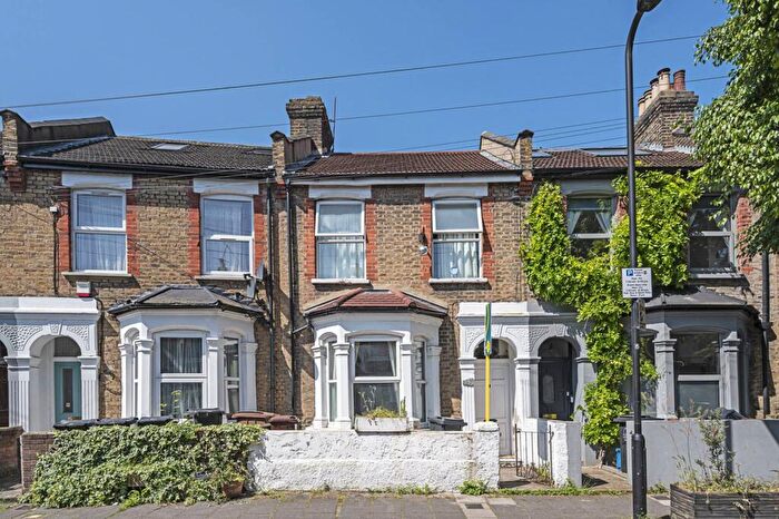 4 Bedroom Semi-Detached House To Rent In Trehurst Street, Clapton, London, E5