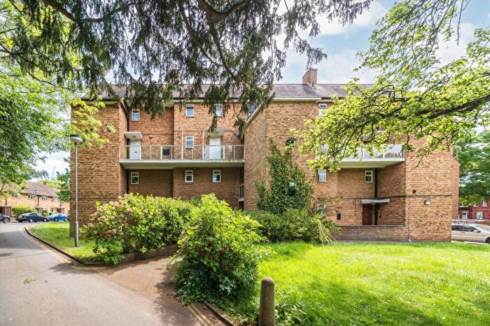 2 Bedroom Maisonette For Sale In Studholme Court, Hampstead, NW3
