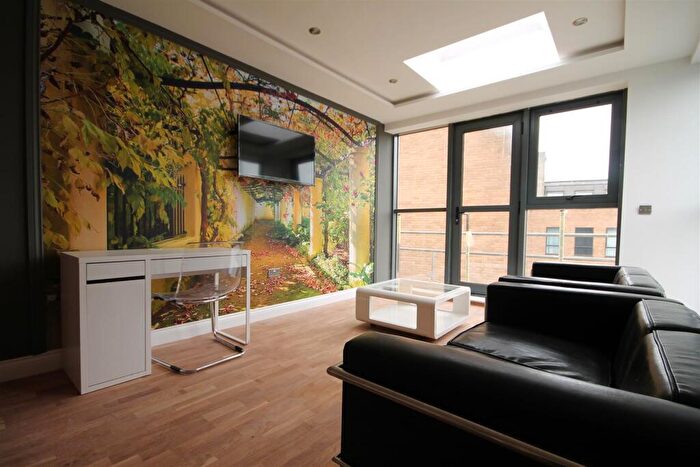 3 Bedroom Apartment To Rent In Falconars House, City Centre, NE1