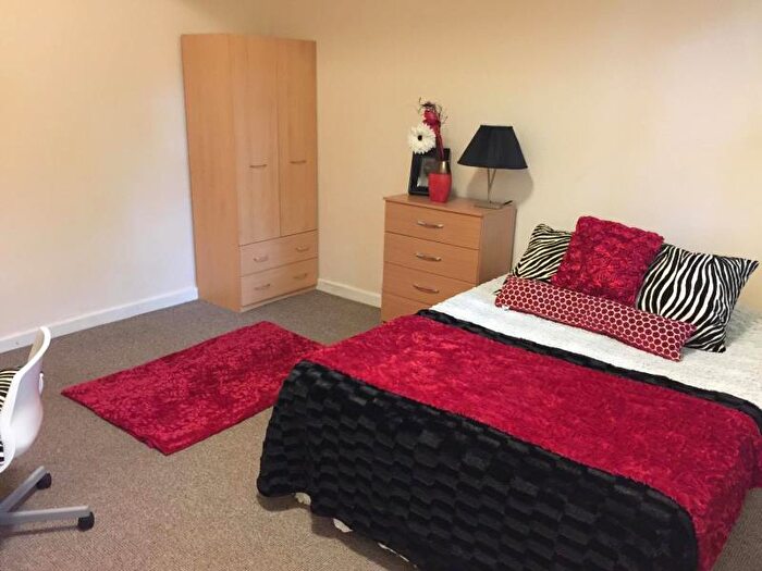 11 Bedroom Detached House To Rent In Rosehurst, LS6