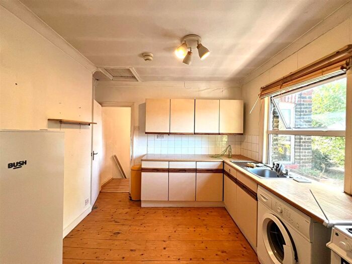 1 Bedroom Flat To Rent In Coppermill Lane, London, E17