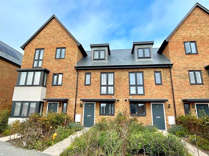3 Bedroom Town House For Sale In Bluebell Way, Whiteley, PO15