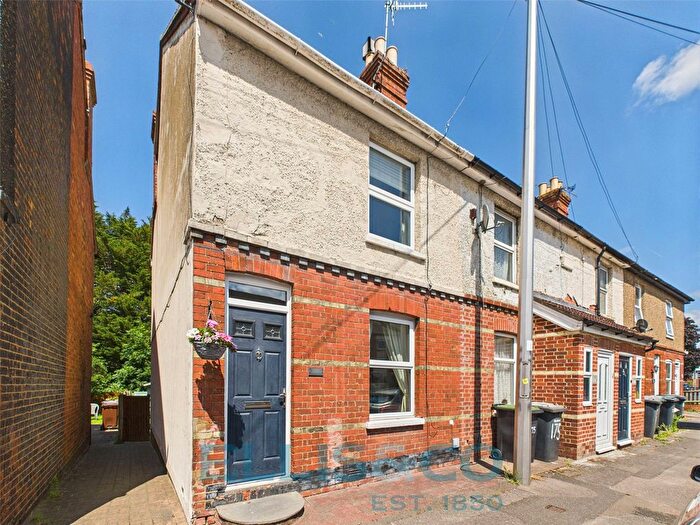 2 Bedroom End Of Terrace House For Sale In Vale Road, Tonbridge, Kent, TN9