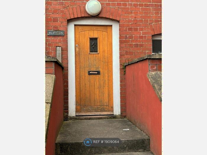 2 Bedroom Flat To Rent In Moorland Road, Cardiff, CF24