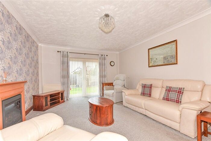 2 Bedroom Detached Bungalow For Sale In Linden Avenue, Herne Bay, Kent, CT6