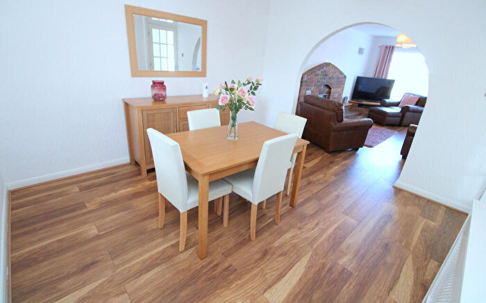 2 Bedroom Bungalow For Sale In Penisaf Avenue, Towyn, LL22