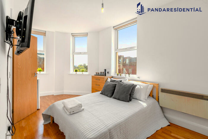 Flat To Rent In Holloway Road, London, N19