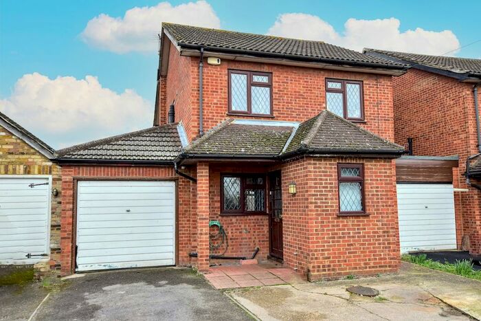 3 Bedroom Detached House To Rent In Withycroft, George Green, SL3