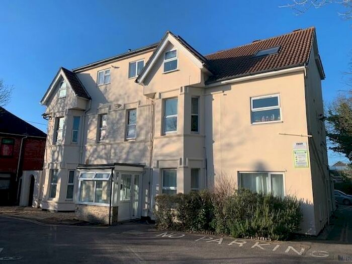 2 Bedroom Flat To Rent In Charminster, BH8