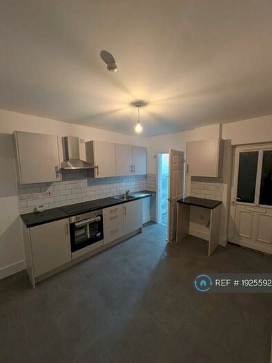 3 Bedroom Terraced House To Rent In Linby Grove, Hucknall, Nottingham, NG15