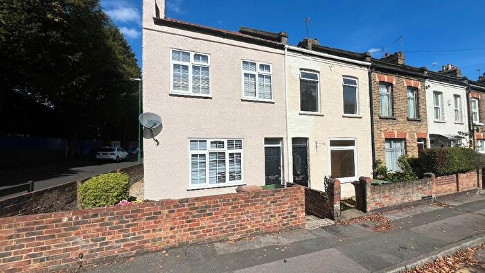 Studio To Rent In Morland Road, Sutton, Surrey, SM1