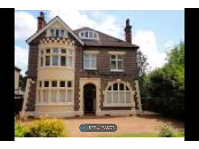 1 Bedroom Flat To Rent In The Avenue, Surrey, KT4