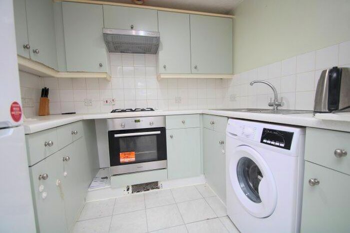 2 Bedroom Flat To Rent In Kestrel Court, South Croydon, CR2