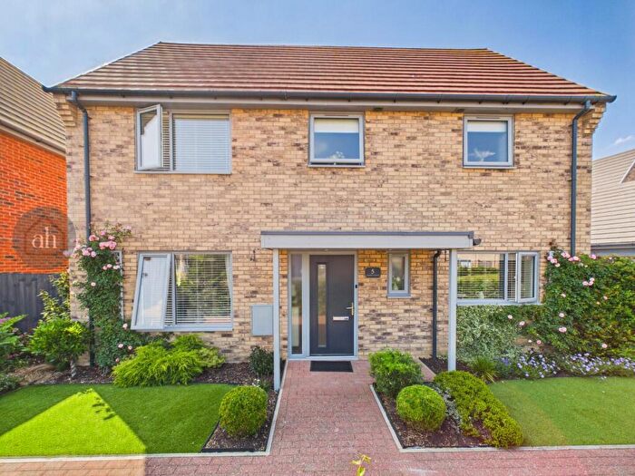 3 Bedroom Detached House For Sale In Grange Close, Woolpit, IP30