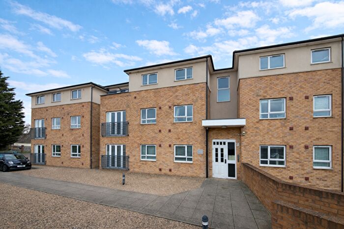 2 Bedroom Flat To Rent In Flat, Gateway Court, The Uplands, St. Albans, Hertfordshire, AL2
