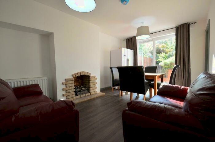 5 Bedroom Semi-Detached House To Rent In / Academic Year Fantastic Double Bedroom House, Rodbourne Road, Harborne, Free Ultrafast M Broadband, B17