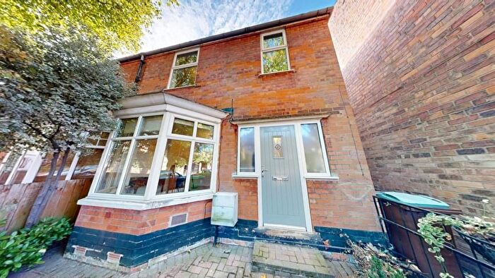 3 Bedroom Semi-Detached House To Rent In Woodville Drive, Nottingham, NG5
