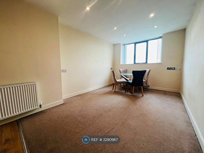 2 Bedroom Flat To Rent In Richardshaw Lane, Pudsey, LS28