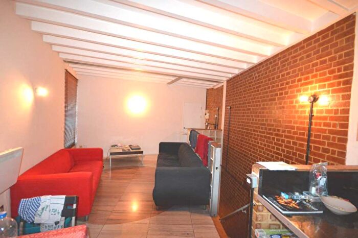 3 Bedroom Flat To Rent In Grasmere Rd, Plaistow, E13