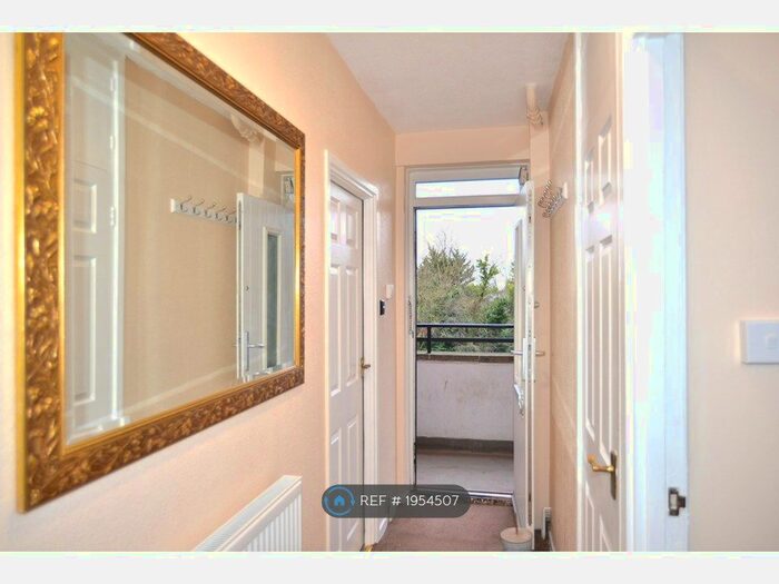 1 Bedroom Flat To Rent In Cumberland House, Kingston Upon Thames, KT2