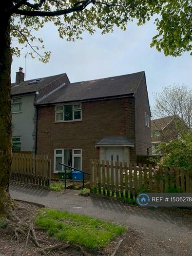 2 Bedroom End Of Terrace House To Rent In Longfield Crescent, Oldham, OL4
