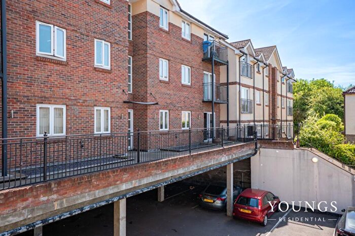 2 Bedroom Flat For Sale In Lower Southend Road, Riverside Court, SS11