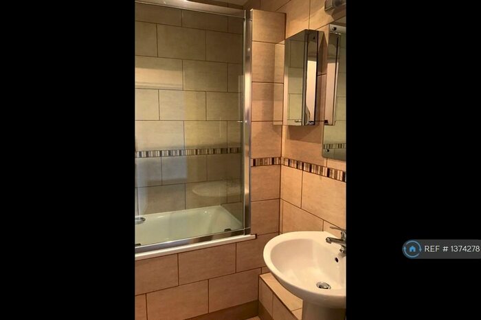 1 Bedroom Flat To Rent In Victoria Road, Ferndown, BH22