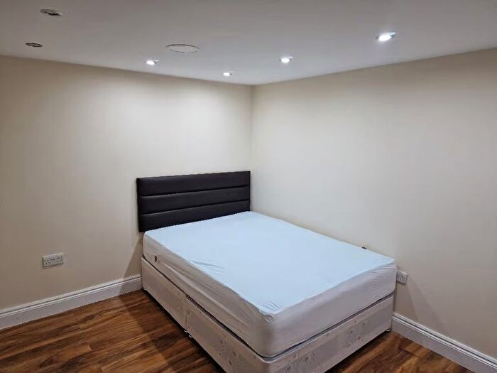 2 Bedroom Flat To Rent In Mafeking Avenue, Ilford, Essex, IG2