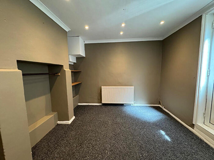 1 Bedroom Flat To Rent In Woodlands Road, Ilford, Essex, IG1