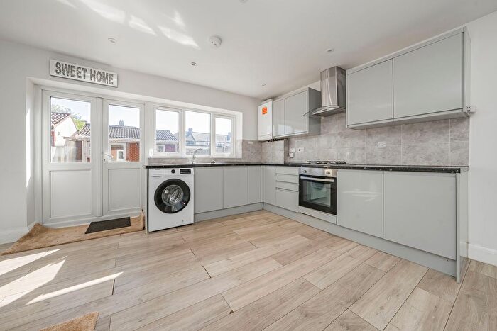 4 Bedroom Terraced House To Rent In Ascot Gardens, Southall, UB1