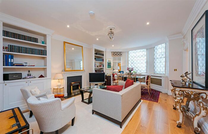 2 Bedroom Flat For Sale In Collingham Road, London, SW5